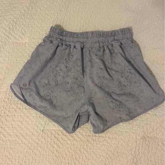 Lululemon - Hotty Hot Shorts - Size 4 - Gravel Dust Pastel Blue - Picture 4 of 5